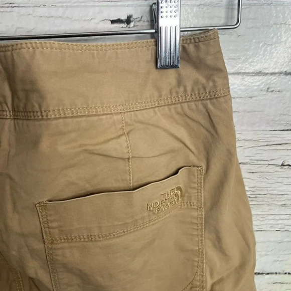 The North Face Women’s Khaki Cargo Capri Pants Size 4  tan - Picture 8 of 11